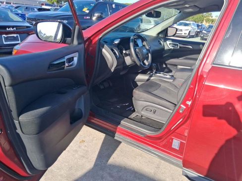 Used 2017 Nissan Pathfinder SV AWD/4WD image 5