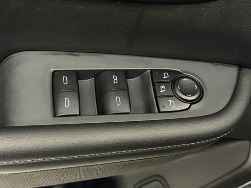 Used 2025 Buick Enclave Preferred AWD/4WD image 19