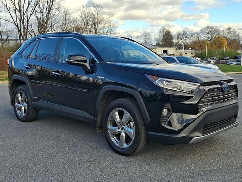 Used 2020 Toyota RAV4 Limited image 3