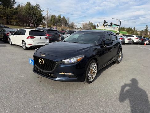 Used 2018 MAZDA MAZDA3 Touring image 2