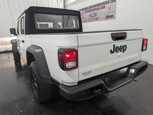 Used 2024 Jeep Gladiator Sport image 7