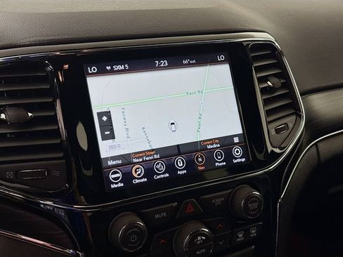 Used 2020 Jeep Grand Cherokee Limited AWD/4WD image 15