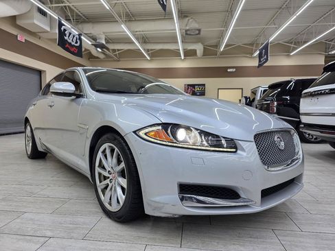 Used 2014 Jaguar XF RWD image 4