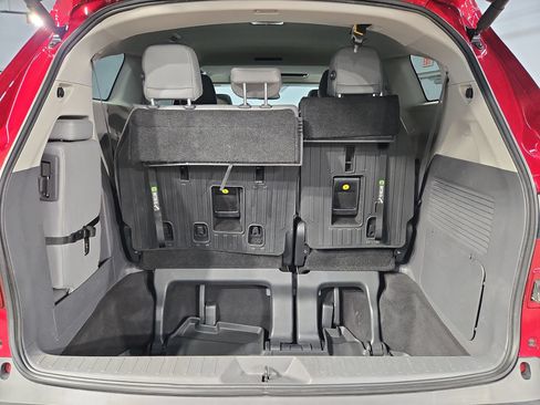 Used 2023 Toyota Sienna XLE FWD image 18