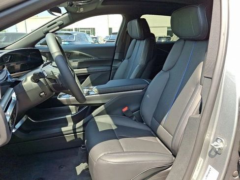 New 2025 Cadillac Lyriq Luxury image 9