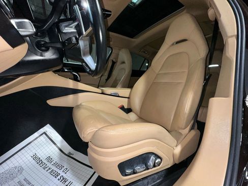 Used 2018 Porsche Panamera w/ Premium Package Plus image 15
