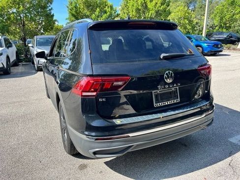 Used 2023 Volkswagen Tiguan SE w/ Panoramic Sunroof Package FWD image 5