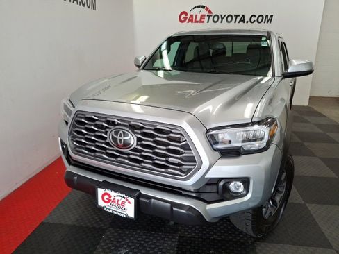 Used 2023 Toyota Tacoma TRD Off-Road image 2