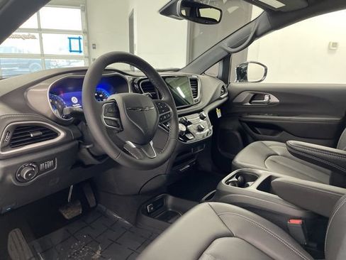 New 2026 Chrysler Pacifica Select AWD/4WD image 14
