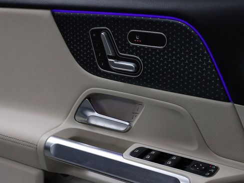 Certified 2025 Mercedes-Benz GLB 250 4MATIC image 23