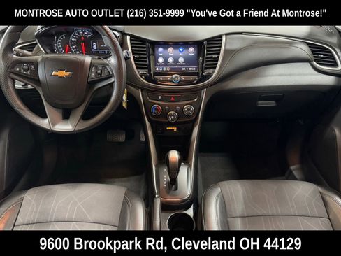 Used 2021 Chevrolet Trax LT image 2