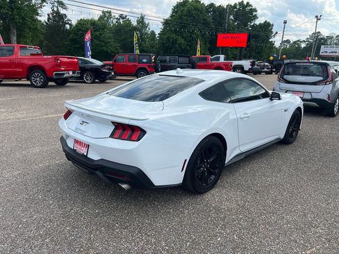 Used 2025 Ford Mustang GT RWD image 5