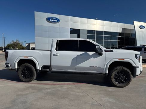 Used 2025 GMC Sierra 2500 AT4 w/ AT4 Premium Plus Package AWD/4WD image 2