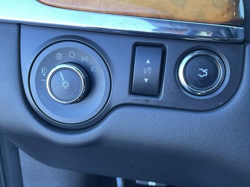 Used 2014 Lincoln MKS AWD w/ Equipment Group 101A image 14