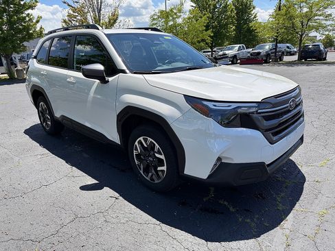 Certified 2025 Subaru Forester Premium AWD/4WD image 1