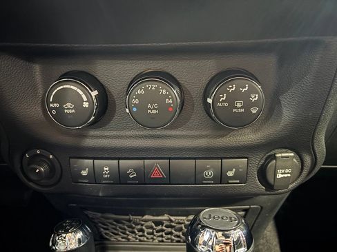 Used 2016 Jeep Wrangler Unlimited Sahara AWD/4WD image 19