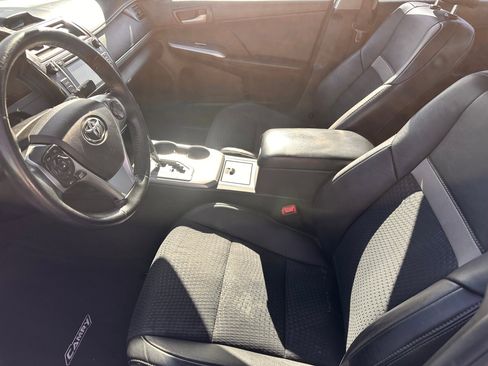 Used 2014 Toyota Camry SE FWD image 5