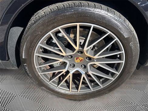 Used 2021 Porsche Cayenne S image 34