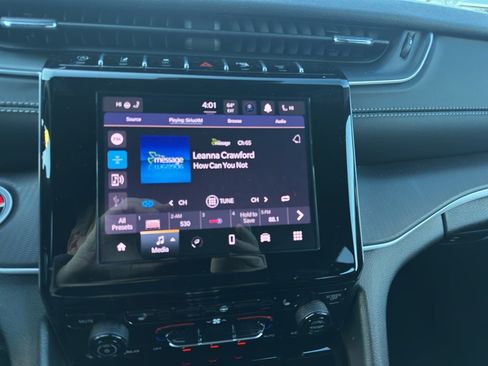 New 2025 Jeep Grand Cherokee Altitude image 14