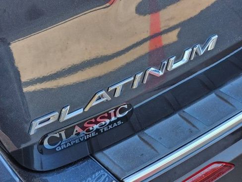 Used 2023 Ford Explorer Platinum w/ Premium Technology Package image 10