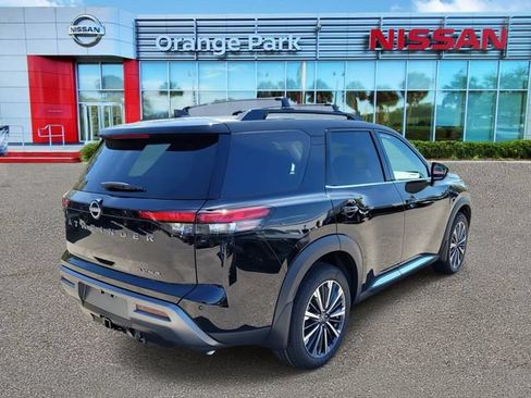 New 2026 Nissan Pathfinder Platinum FWD image 2