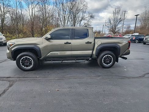 Used 2025 Toyota Tacoma TRD Off-Road image 4