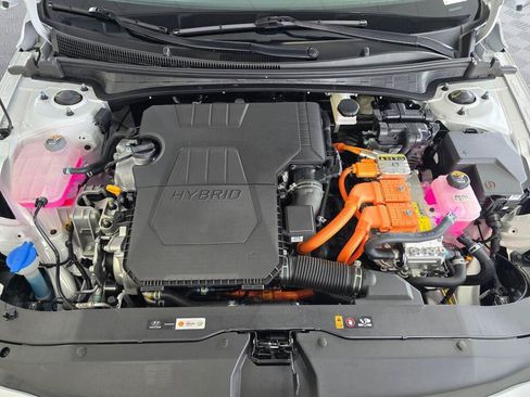 Used 2025 Hyundai Elantra SEL FWD image 11