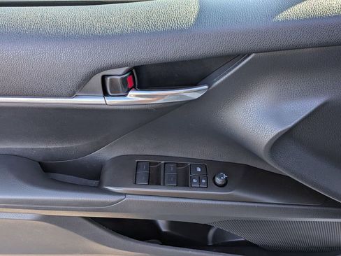 Used 2022 Toyota Camry LE image 5