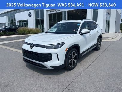 New 2025 Volkswagen Tiguan SE