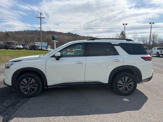 Used 2024 Nissan Pathfinder SV video 2