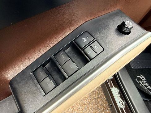 Used 2022 Toyota Highlander XLE image 25