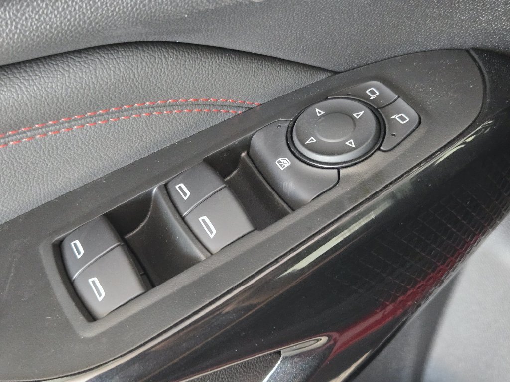 New 2026 Chevrolet Trax RS w/ Sunroof Package FWD image 25