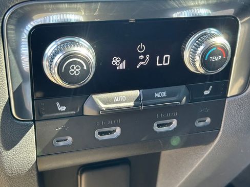 Used 2021 GMC Yukon Denali w/ Denali Premium Package image 23