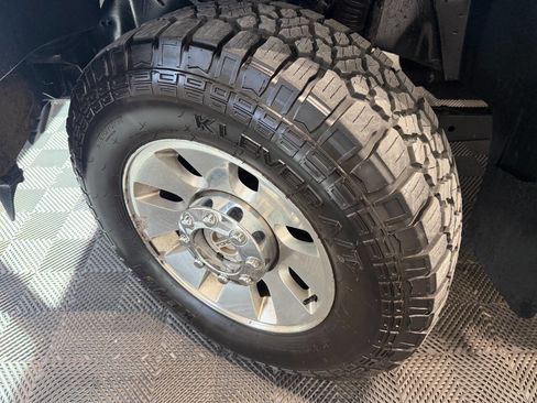 Used 2010 Ford F250 Lariat image 35