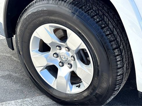 Used 2025 RAM 1500 Big Horn AWD/4WD image 18