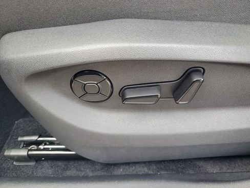 New 2026 Volkswagen Tiguan SE R-Line FWD image 19