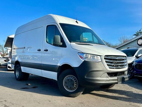 Used 2019 Freightliner Sprinter 3500 image 32
