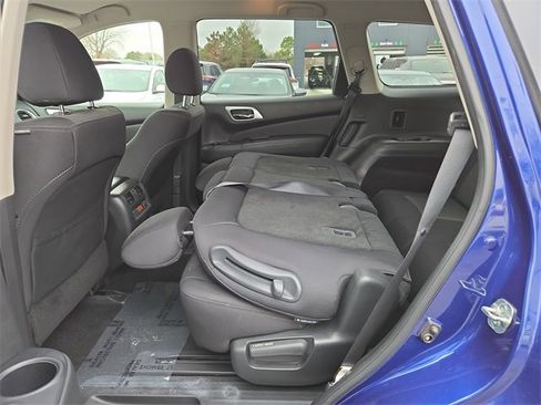 Used 2019 Nissan Pathfinder SV image 41