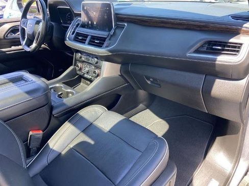 Used 2022 Chevrolet Suburban Premier w/ Premium Package image 25
