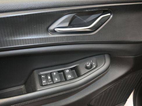 Used 2024 Jeep Grand Cherokee L Laredo RWD image 11