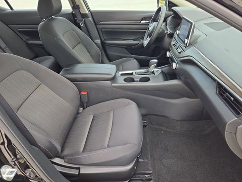 Used 2025 Nissan Altima 2.5 SV image 31