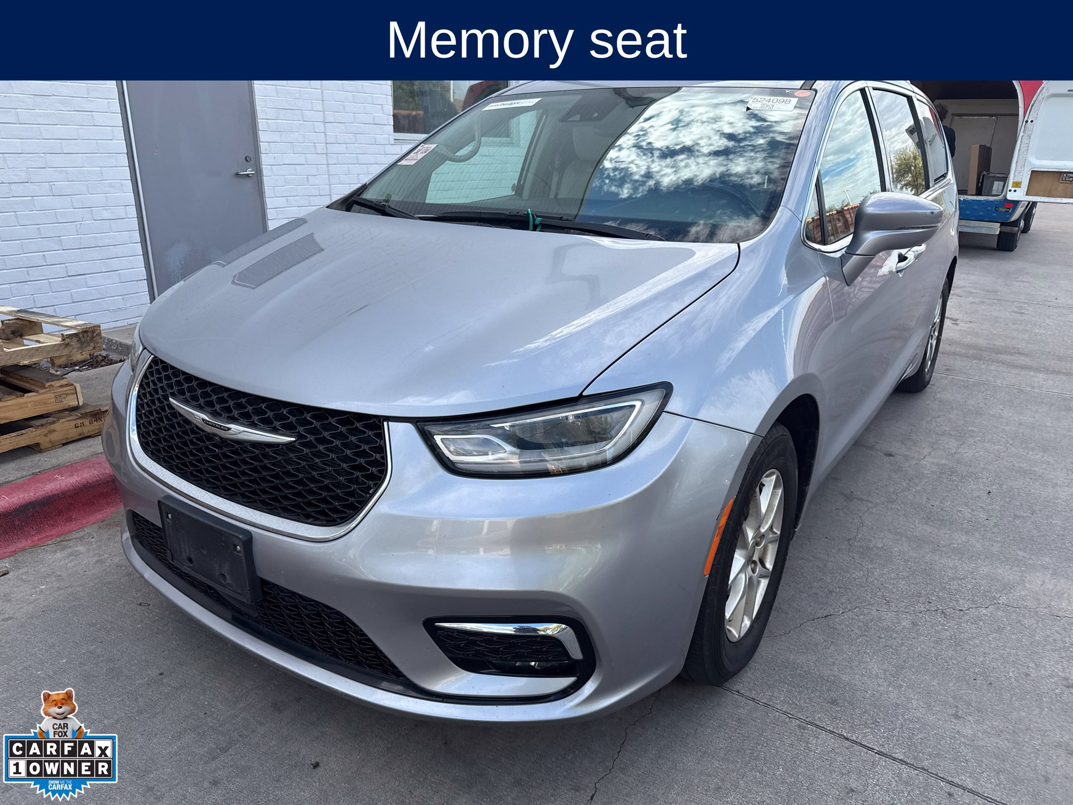 Used 2021 Chrysler Pacifica Touring-L FWD image 8