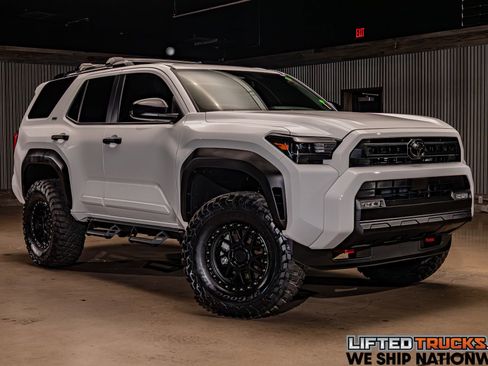 Used 2025 Toyota 4Runner SR5 AWD/4WD image 1