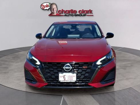 Used 2023 Nissan Altima 2.5 SR w/ SR Premium Package FWD image 8