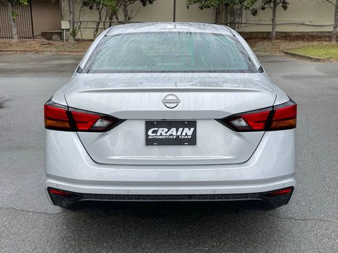 Used 2024 Nissan Altima 2.5 SV FWD image 6