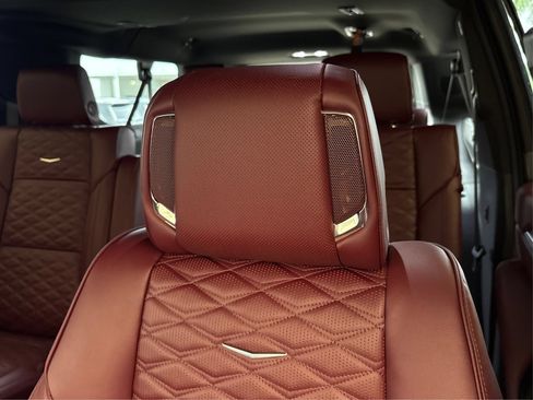 New 2026 Cadillac Escalade ESV Luxury AWD/4WD image 30