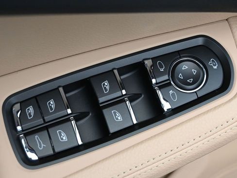 New 2026 Porsche Macan image 18