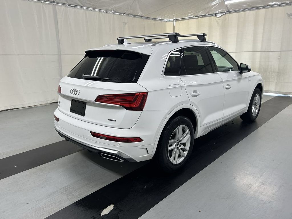 Used 2023 Audi Q5 2.0T Premium w/ Convenience Package AWD/4WD image 2