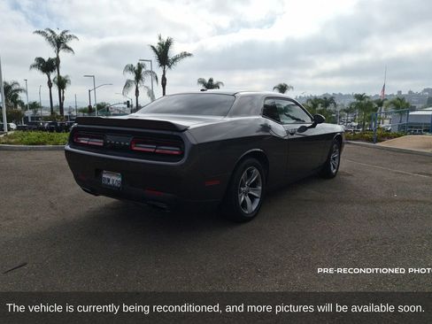 Used 2019 Dodge Challenger SXT RWD image 6