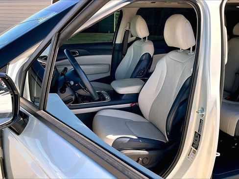 Used 2025 Kia Carnival SX image 8